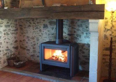 Poêle dans une cheminée ancienne – Rodez